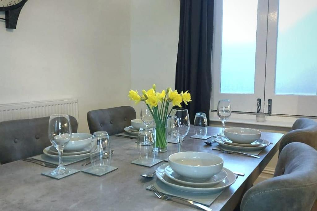 Stylish Apartment In City Centre With Parking Preston  Exterior photo